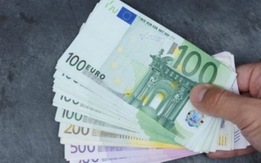 Hjälpa människor i behov av finansiering Hjälpa människor i behov av finansiering