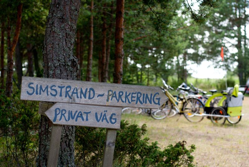 Parkeringar finns vid simstranden.
foto: matilda enqvist